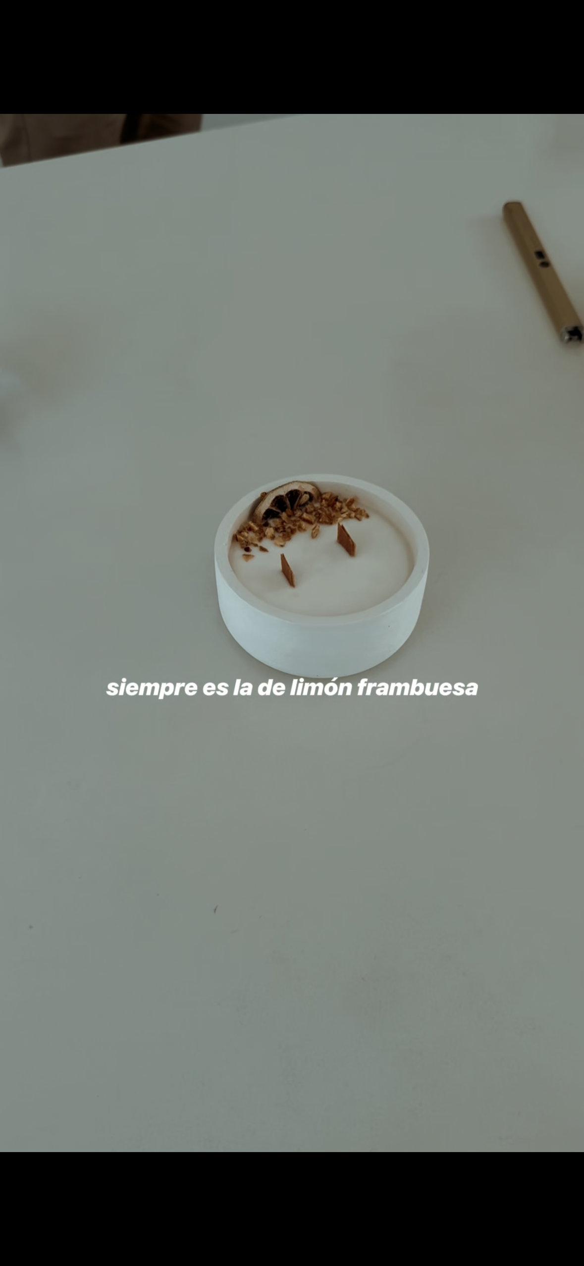 Vela Limón & Raspberry(recipiente como la vela lavanda)