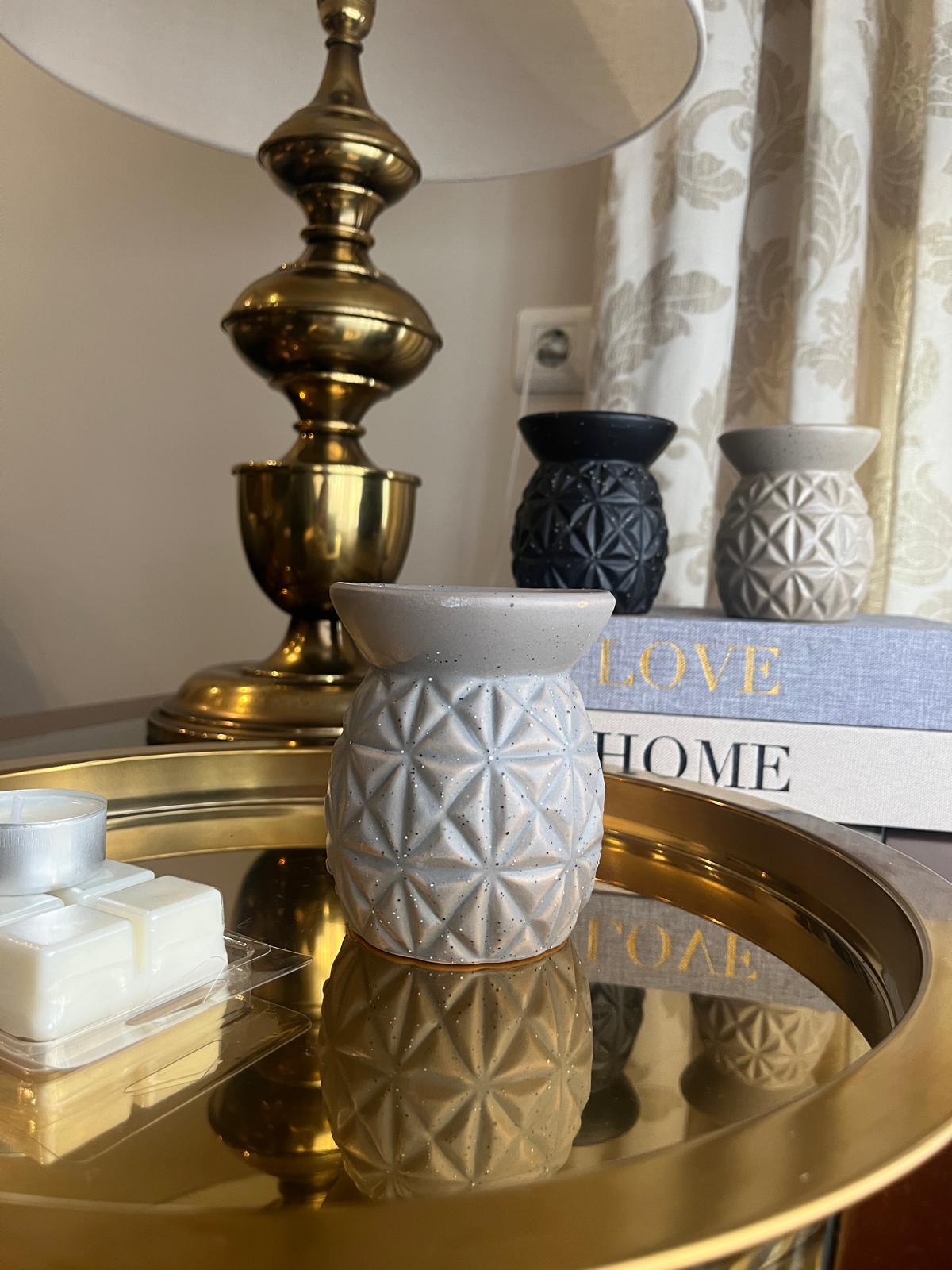 🕯️ Quemador Cerámico Rombos – Aromas, calma y estilo elegante