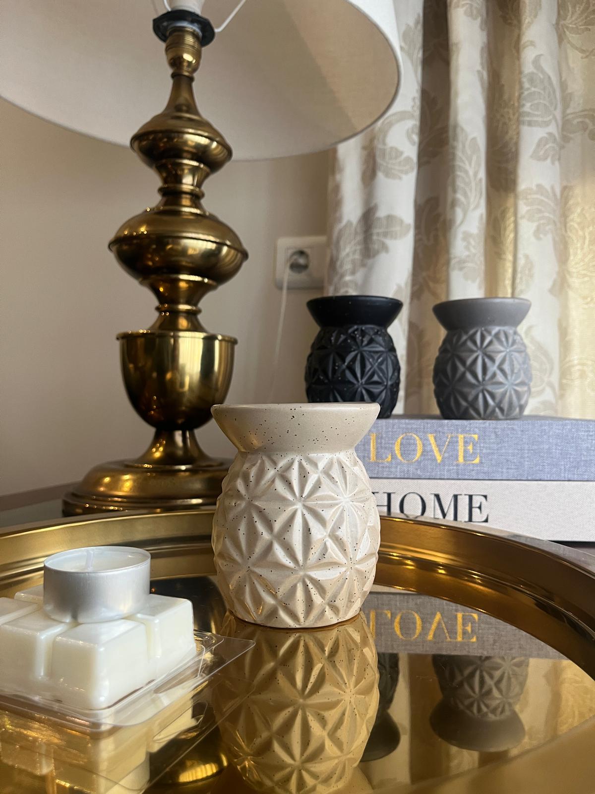 🕯️ Quemador Cerámico Rombos – Aromas, calma y estilo elegante