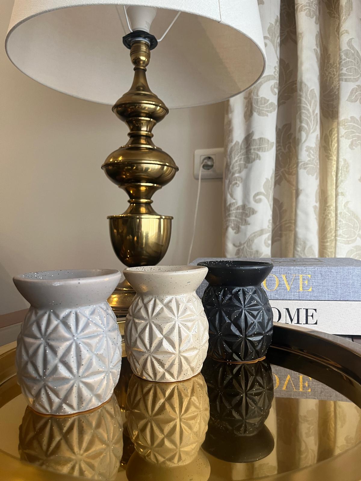 🕯️ Quemador Cerámico Rombos – Aromas, calma y estilo elegante